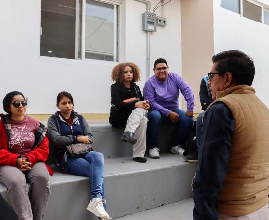 Rector del CUSur se reúne con alumnos ganadores en deportes y artes