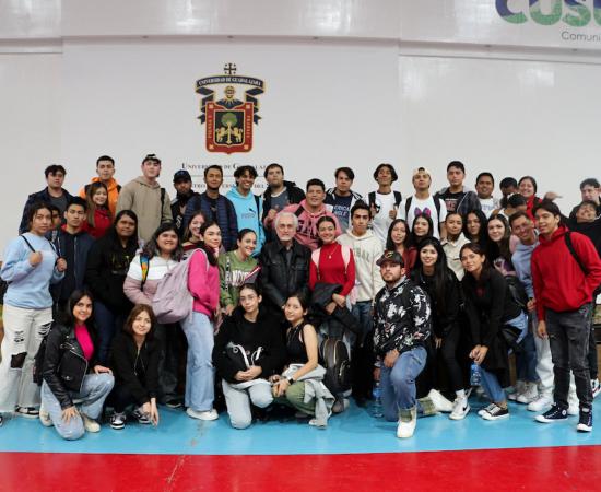 Maestro Emérito dicta conferencia sobre historia, identidad y autonomía de la UdeG en el CUSur