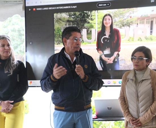 Muestran a la comunidad del CUSur los servicios académicos con los que cuenta a través de una feria