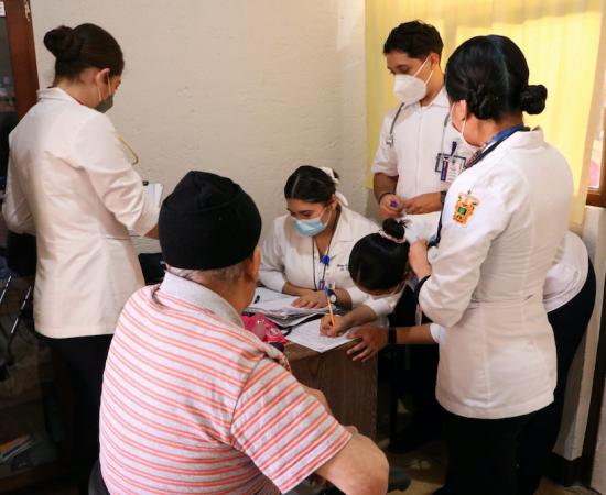 Éxito en la Primera Feria de Salud del SUAM CUSur en la Casa Hogar Vicentinas