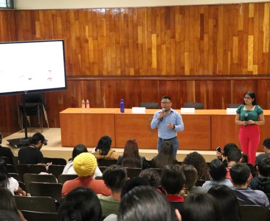 Dictan conferencia sobre las relaciones sanas y las no sanas entre las personas