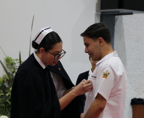 Realizan imposición de cofias y listones a estudiantes de enfermería del CUSur