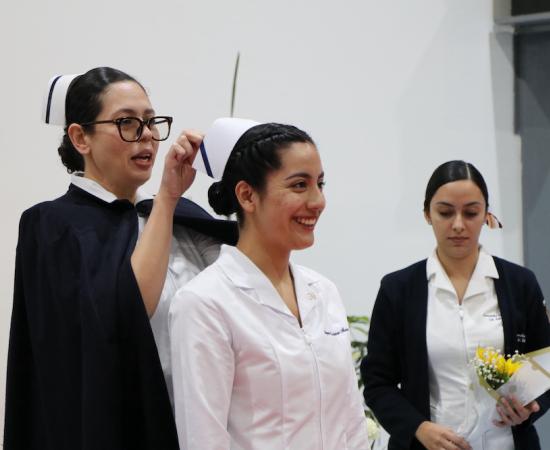 Realizan imposición de cofias y listones a estudiantes de enfermería del CUSur