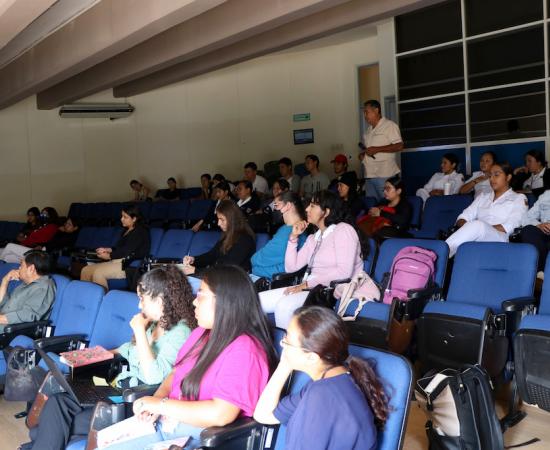 Imparten conferencia sobre la importancia de hablar del Alzheimer en 2023