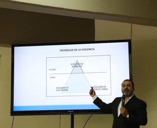 Dictan conferencia por el Día Mundial de la Paz