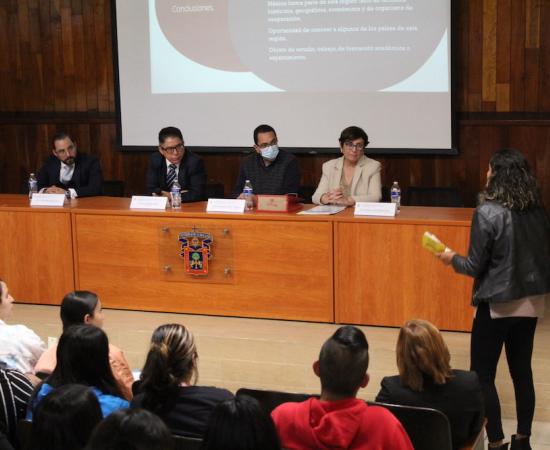 Se han analizado factores que impiden el crecimiento social o económico de México