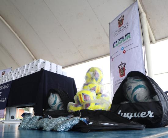 Reconocen a deportistas y grupos representativos del CUSurReconocen a deportistas y grupos representativos del CUSur