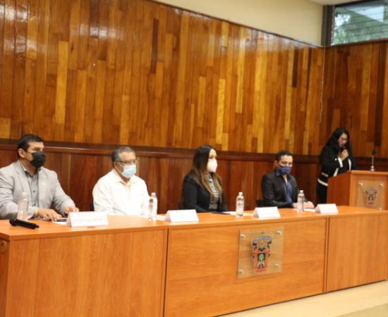 Imparten charlas sobre patología oral en el CUSur