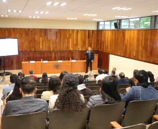 Imparten charlas sobre patología oral en el CUSur