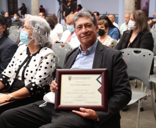 Reconocen a 29 jubilados del CUSur