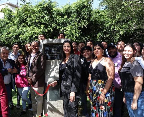 Develan placas de las carreras acreditadas en el CUSur