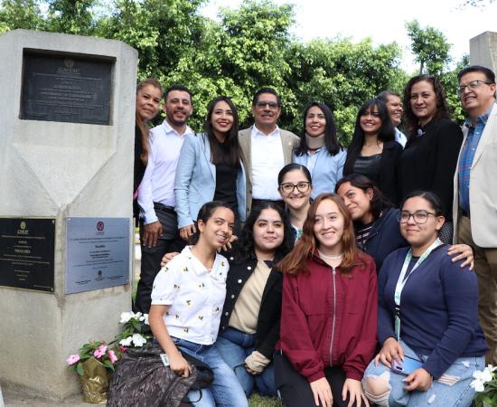 Develan placas de las carreras acreditadas en el CUSur