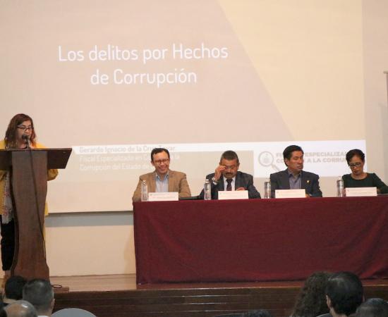 Fiscal anticorrupción de Jalisco charla con funcionarios públicos de 12 municipios del sur de Jalisco