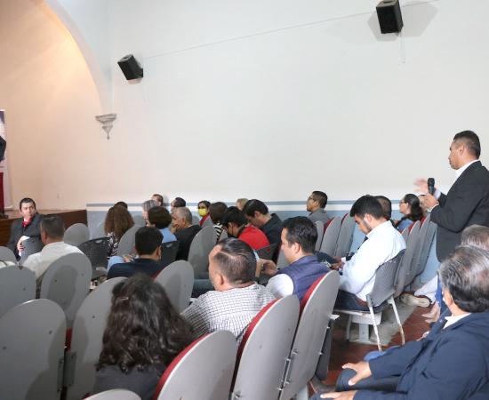 Fiscal anticorrupción de Jalisco charla con funcionarios públicos de 12 municipios del sur de Jalisco