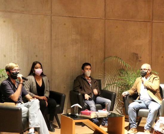 Estudiantes del CUSur celebran el Día Mundial de la Poesía