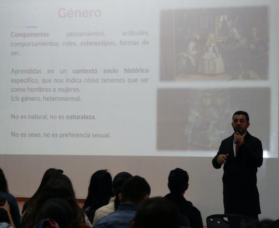 Estudiantes de Psicología realizan coloquio “Deconstruyendo una visión de género”