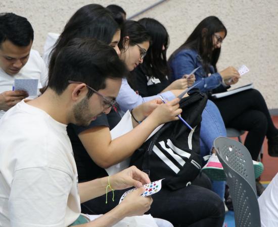 Estudiantes de Psicología realizan coloquio “Deconstruyendo una visión de género”