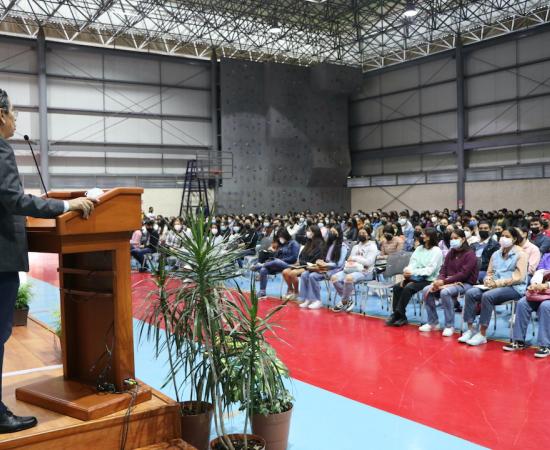 Inician cursos de inducción 889 nuevos estudiantes del CUSur