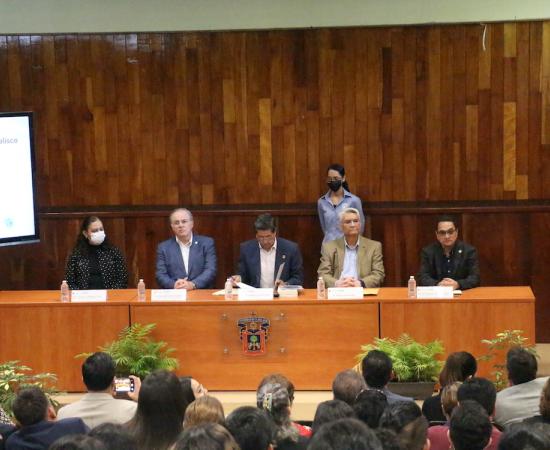 La UdeG y la Secretaría de Salud Jalisco entregan convenio general de colaboración en el CUSur