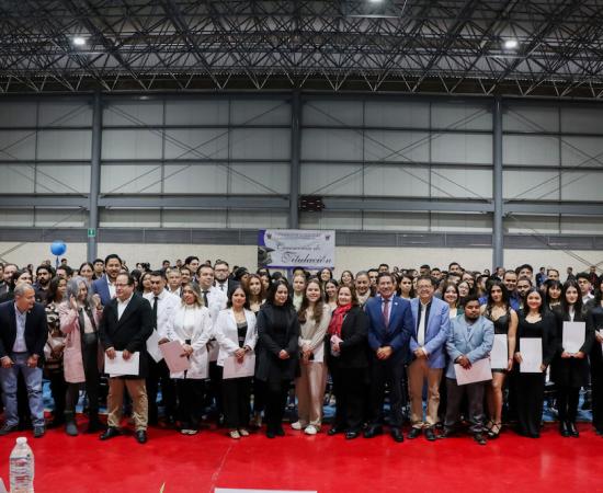 321 egresados del CUSur obtienen sus actas de titulación