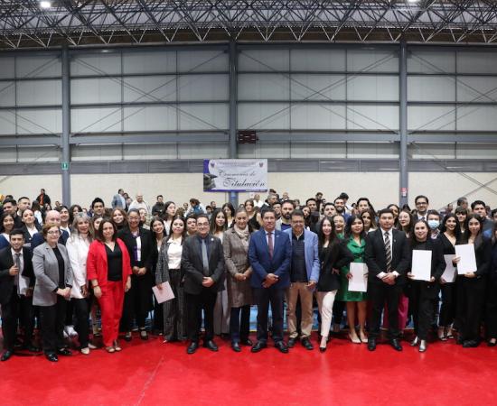 321 egresados del CUSur obtienen sus actas de titulación