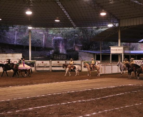 Charros del CUSur brillan en Tamazula en evento que celebra tradición y valores