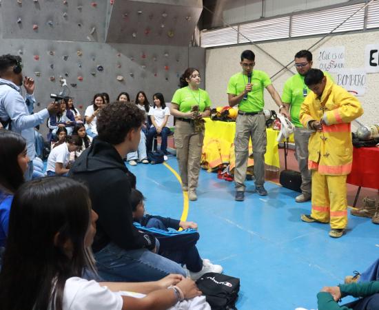 Más de 3 mil personas participan en la XII Feria de la Ciencia y la Tecnología en el CUSur 