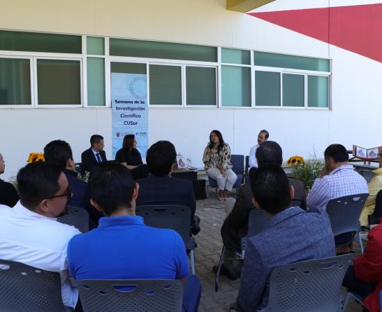 Presentan en CUSur el libro “Las Tecnologías en y para la Salud Pública