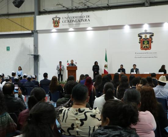 Se titulan 105 egresadas y egresados de la División de Ciencias de la Salud del CUSur
