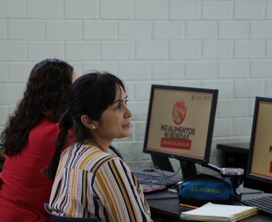 Realizan en CUSur taller sobre inteligencia artificial aplicada a la investigación