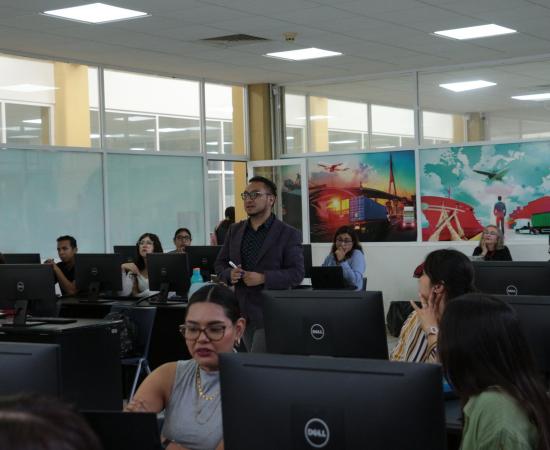 Realizan en CUSur taller sobre inteligencia artificial aplicada a la investigación