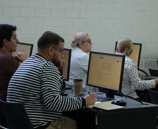 Realizan en CUSur taller sobre inteligencia artificial aplicada a la investigación