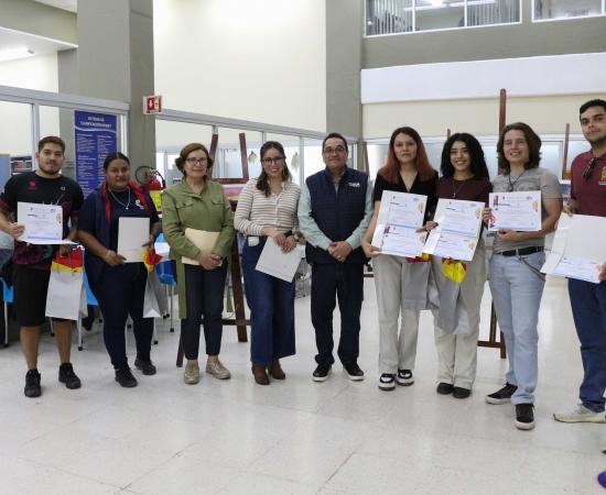 Premian a los ganadores del concurso “Huellas del CUSur 2024” en el 30 aniversario del CUSur