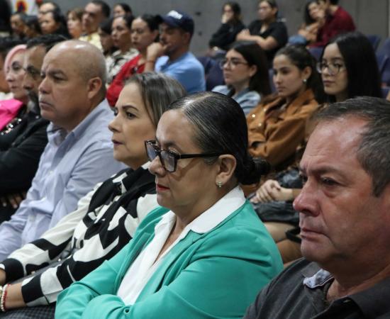 Ceremonias de Juramento e Imposición de Batas Blancas fortalecen la ética médica en estudiantes del CUSur