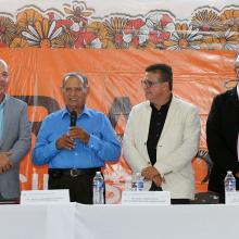 Foto 3. Nota Reconocen trayectoria de Salvador Velarde Magaña en inauguración de Feria de la Miel