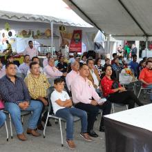 Foto 4. Nota Reconocen trayectoria de Salvador Velarde Magaña en inauguración de Feria de la Miel