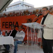 Foto 5. Nota Reconocen trayectoria de Salvador Velarde Magaña en inauguración de Feria de la Miel