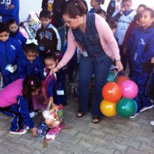 + 35 estudiantes de Psicología  recabaron juguetes para niños de escasos recursos de Zapotlán