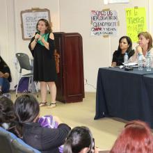 Foto 2. Nota Universitarias discuten temas en torno al papel de la mujer