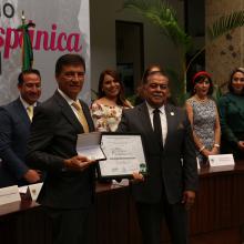 Foto 2. Nota Recibe CUSur Presea al Mérito Ciudadano del gobierno de Zapotlán el Grande