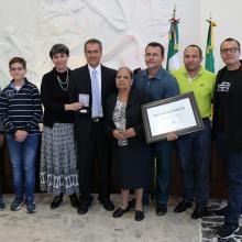 Foto única. Nota Académico de CUSur recibe Presea al Mérito Ciudadano